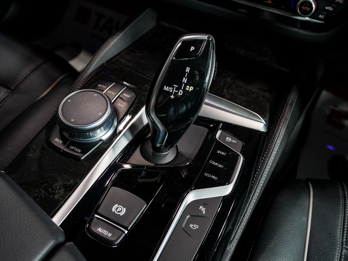 BMW 5-Series 2017 - фото автомобиля