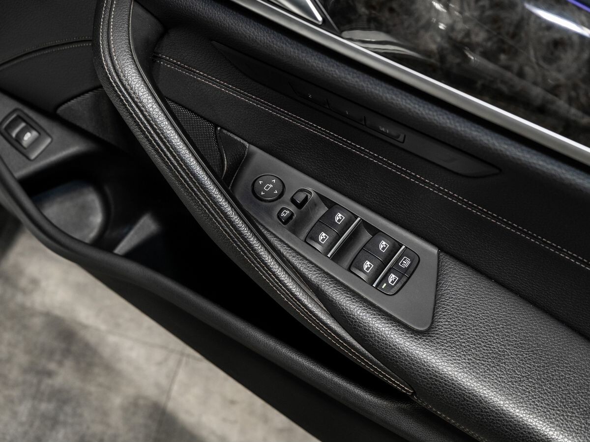 BMW 5-Series 2017 - фото автомобиля