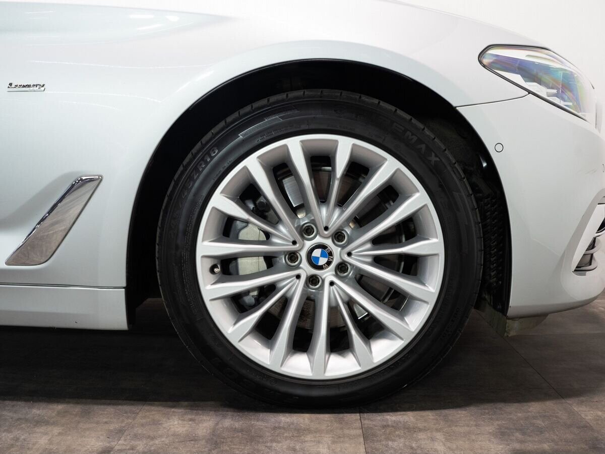 BMW 5-Series 2017 - фото автомобиля