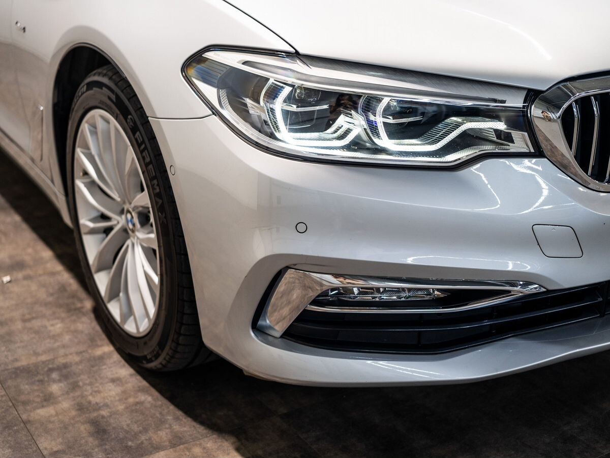 BMW 5-Series 2017 - фото автомобиля
