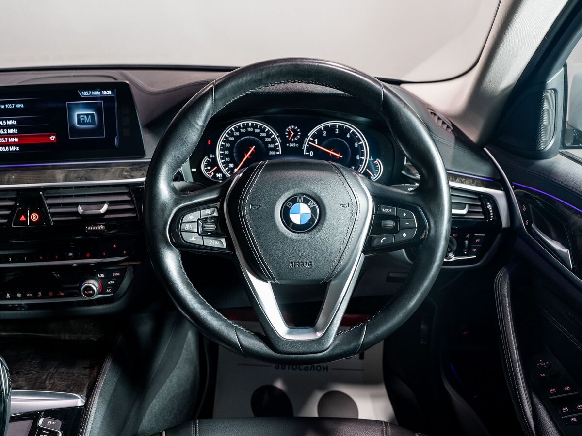 BMW 5-Series 2017 - фото автомобиля