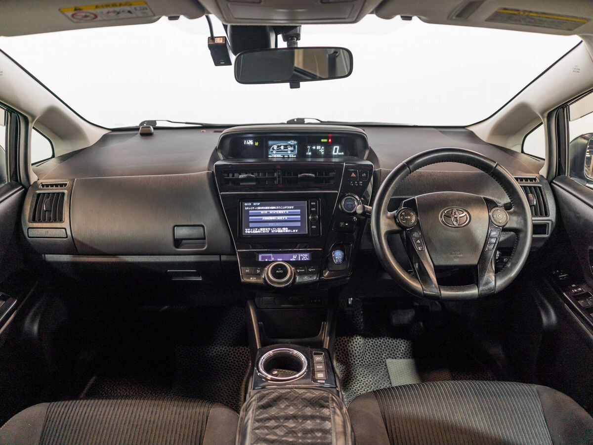 Toyota Prius Alpha 2016 - фото автомобиля