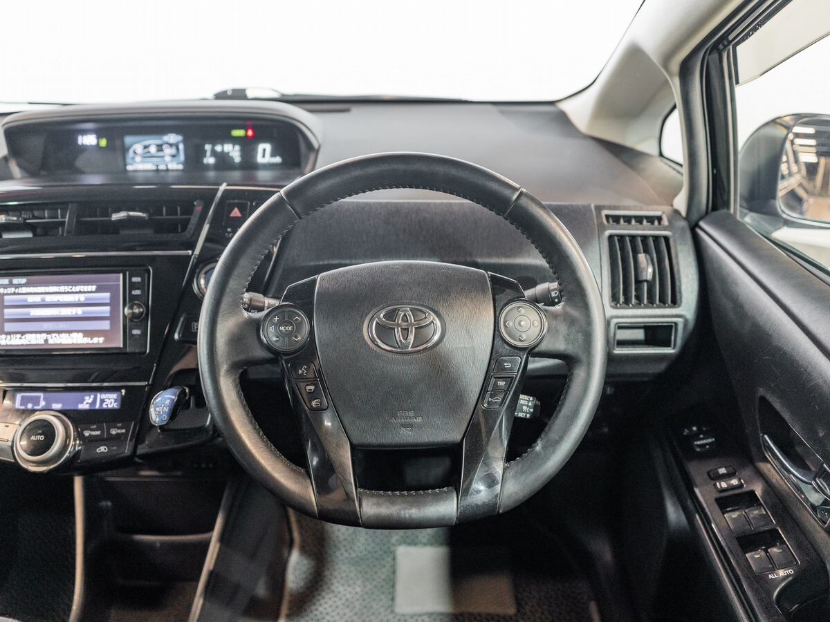 Toyota Prius Alpha 2016 - фото автомобиля