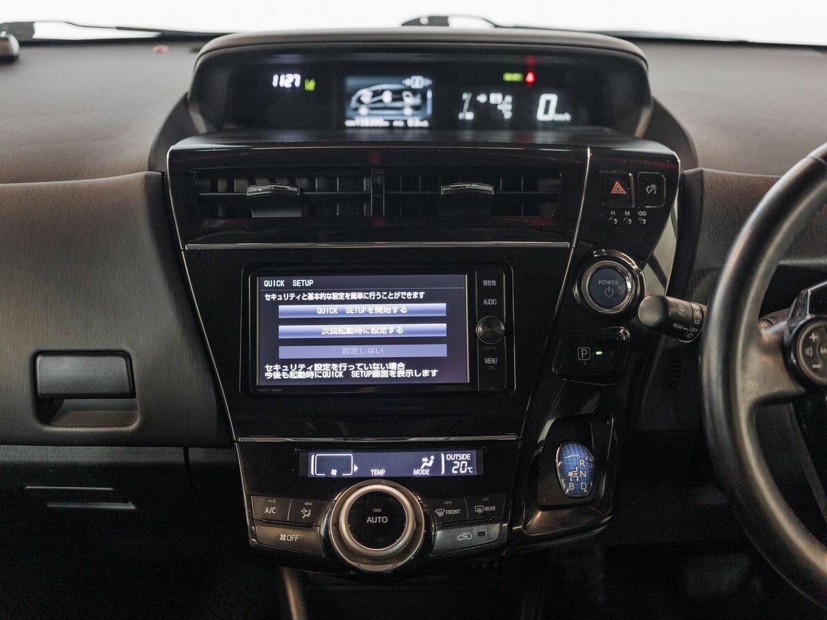 Toyota Prius Alpha 2016 - фото автомобиля