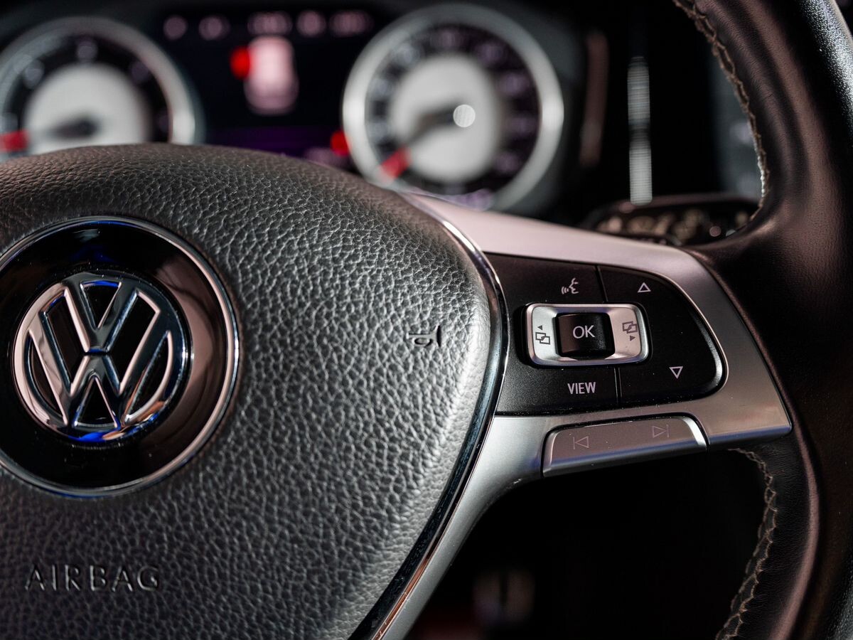 Volkswagen Touareg 2018 - фото автомобиля
