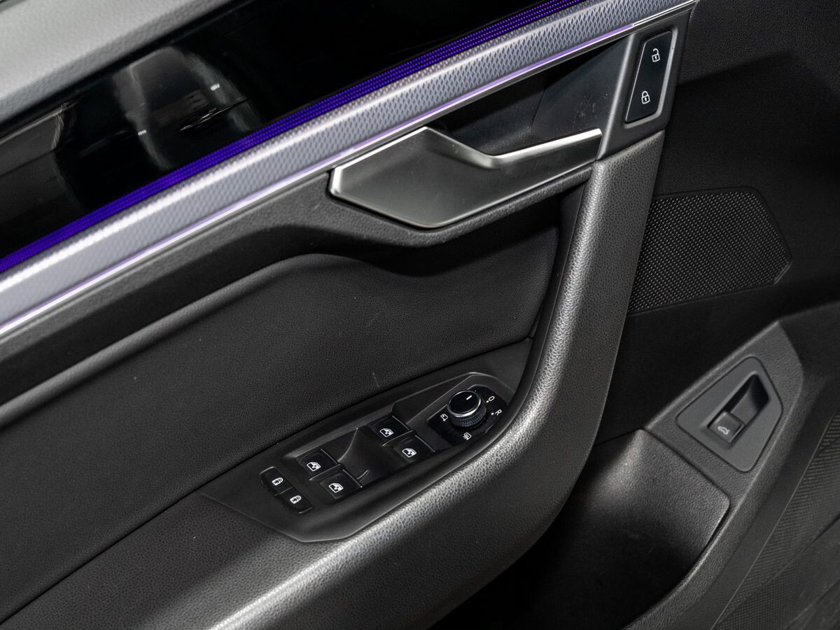 Volkswagen Touareg 2018 - фото автомобиля