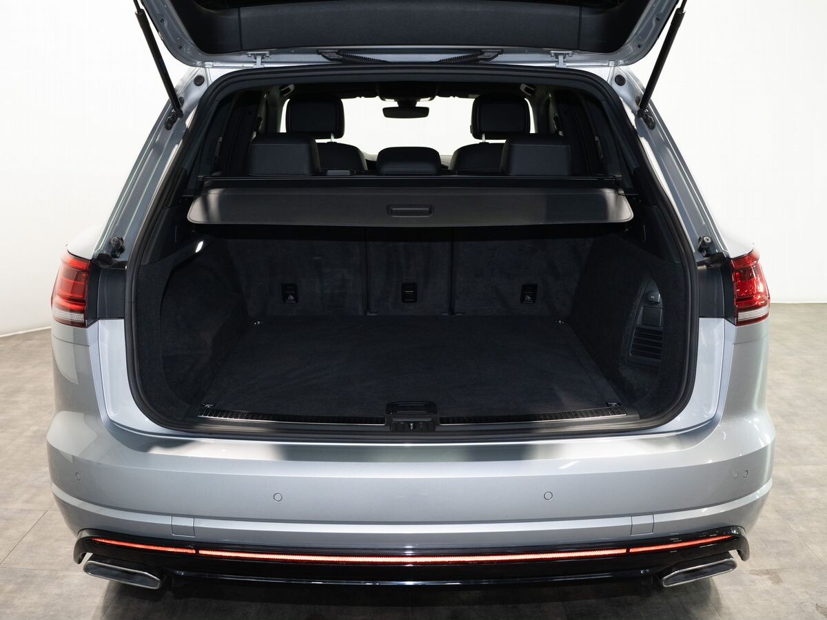 Volkswagen Touareg 2018 - фото автомобиля