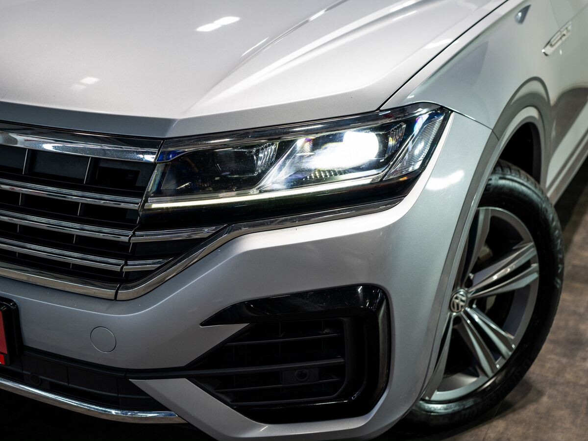 Volkswagen Touareg 2018 - фото автомобиля