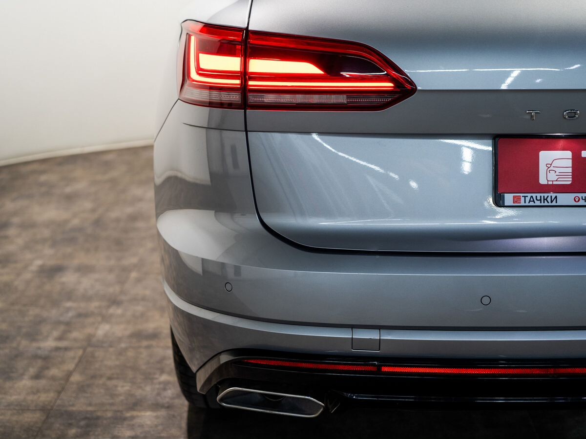 Volkswagen Touareg 2018 - фото автомобиля