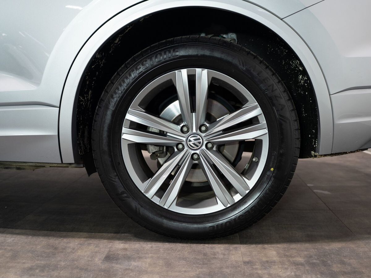 Volkswagen Touareg 2018 - фото автомобиля