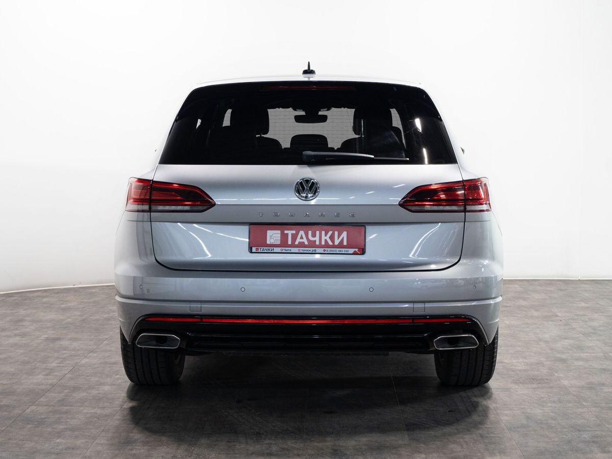 Volkswagen Touareg 2018 - фото автомобиля