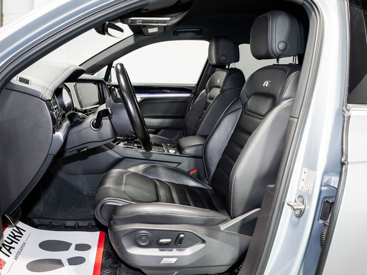 Volkswagen Touareg 2018 - фото автомобиля