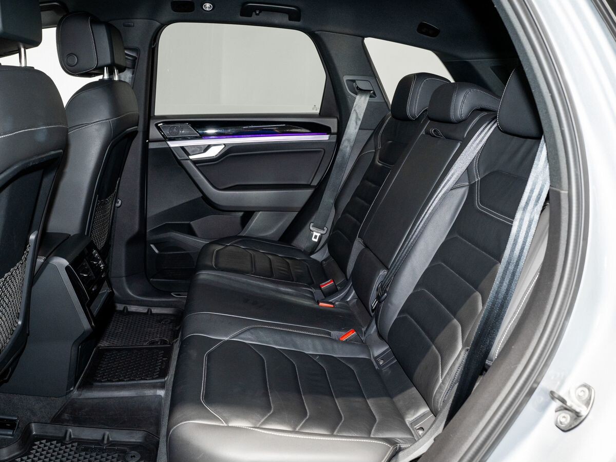 Volkswagen Touareg 2018 - фото автомобиля