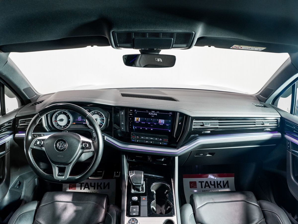 Volkswagen Touareg 2018 - фото автомобиля