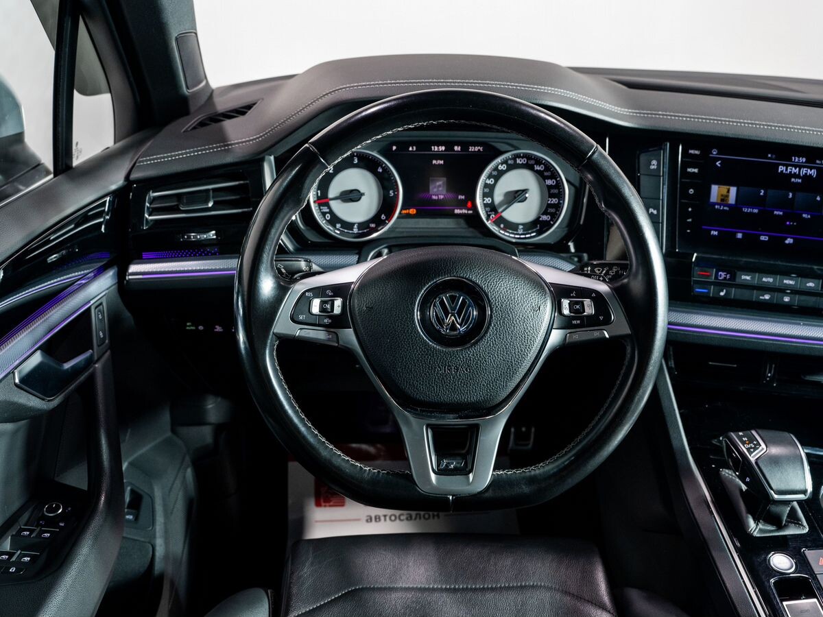 Volkswagen Touareg 2018 - фото автомобиля