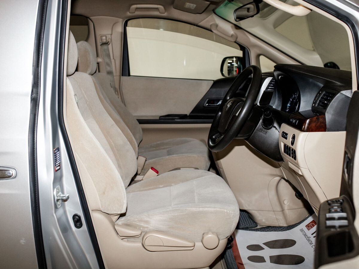 Toyota Vellfire 2012 - фото автомобиля