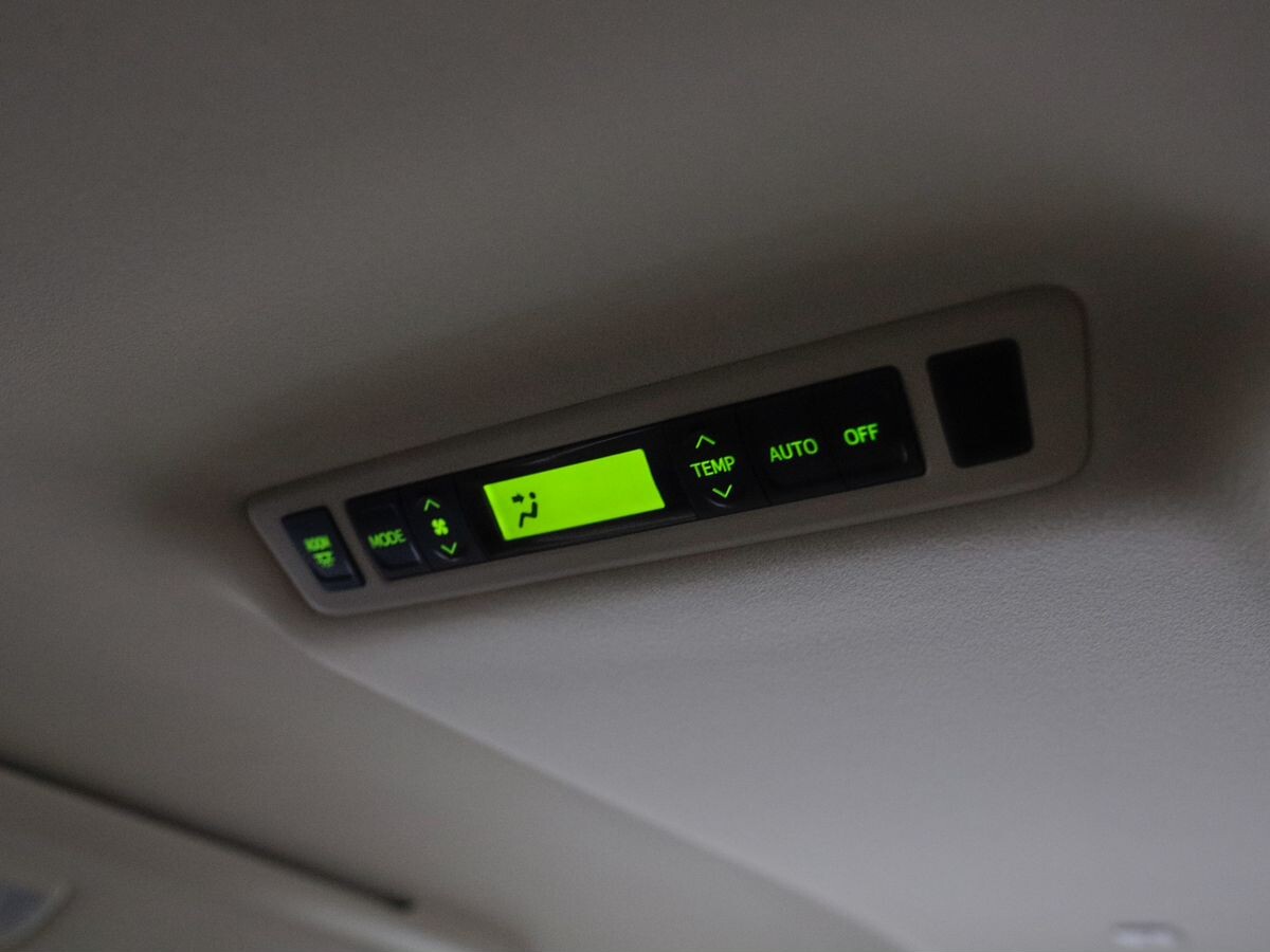 Toyota Vellfire 2012 - фото автомобиля
