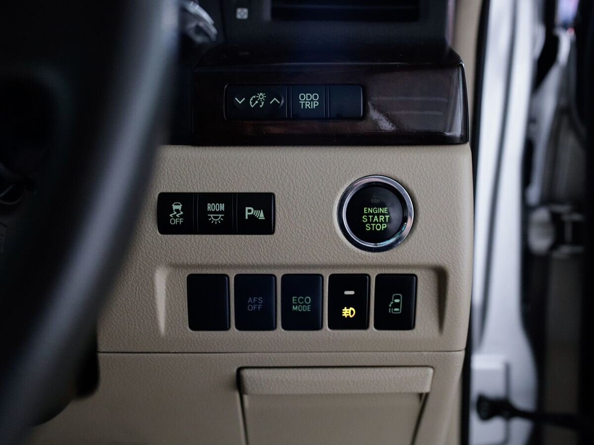 Toyota Vellfire 2012 - фото автомобиля