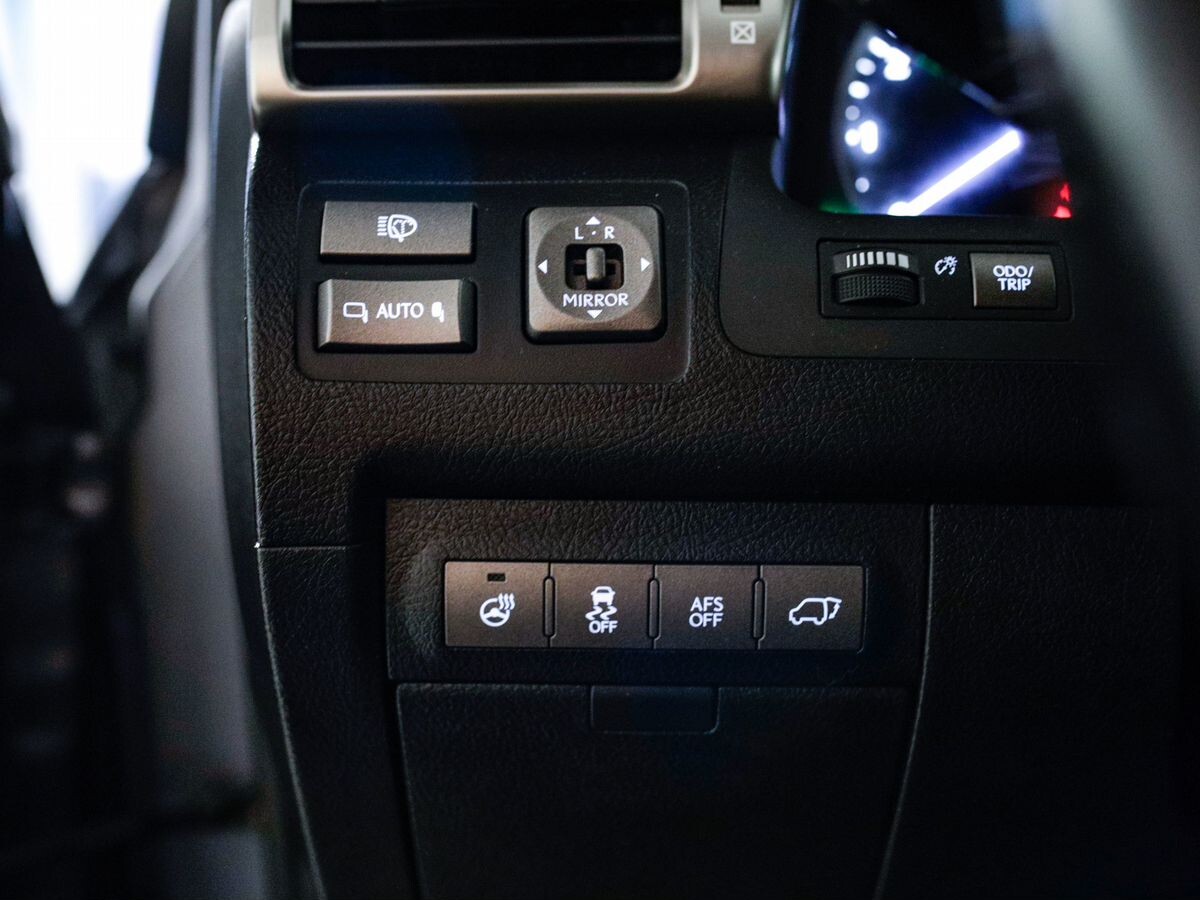 Lexus LX570 2015 - фото автомобиля
