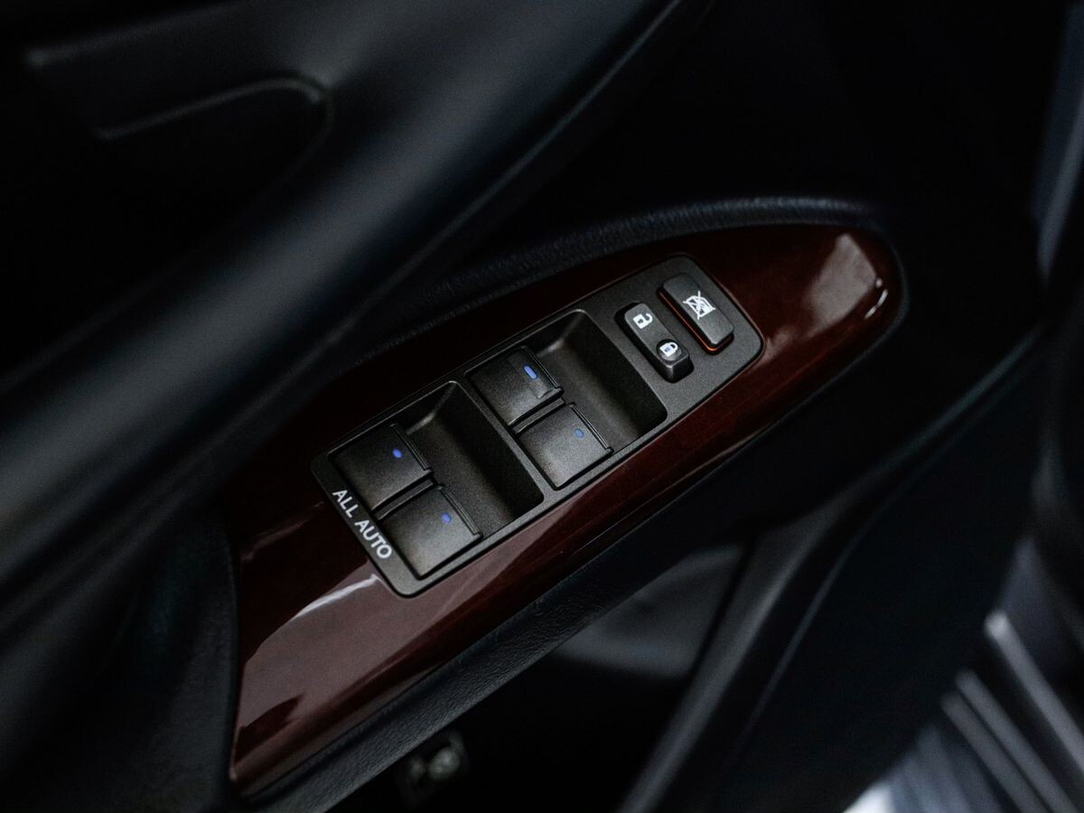 Lexus LX570 2015 - фото автомобиля