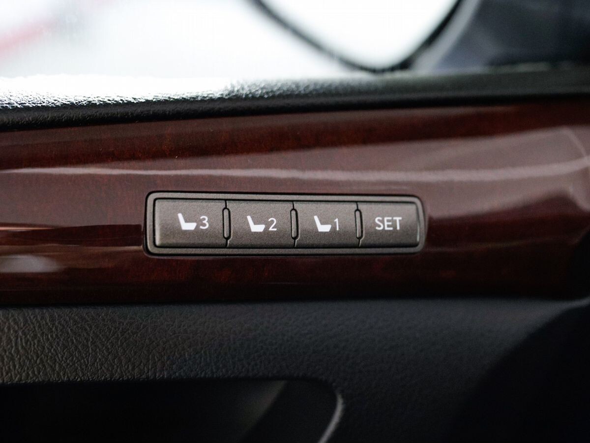 Lexus LX570 2015 - фото автомобиля