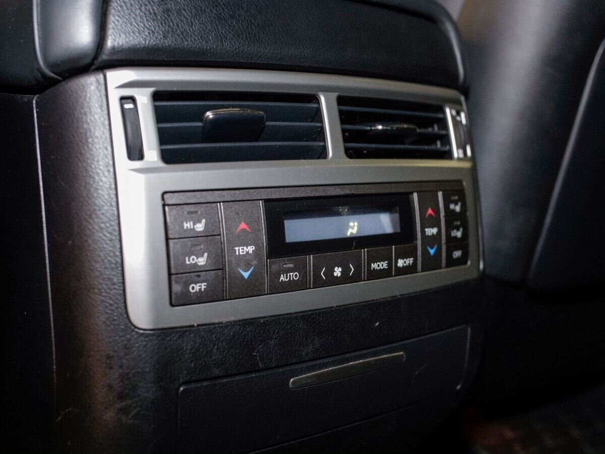 Lexus LX570 2015 - фото автомобиля