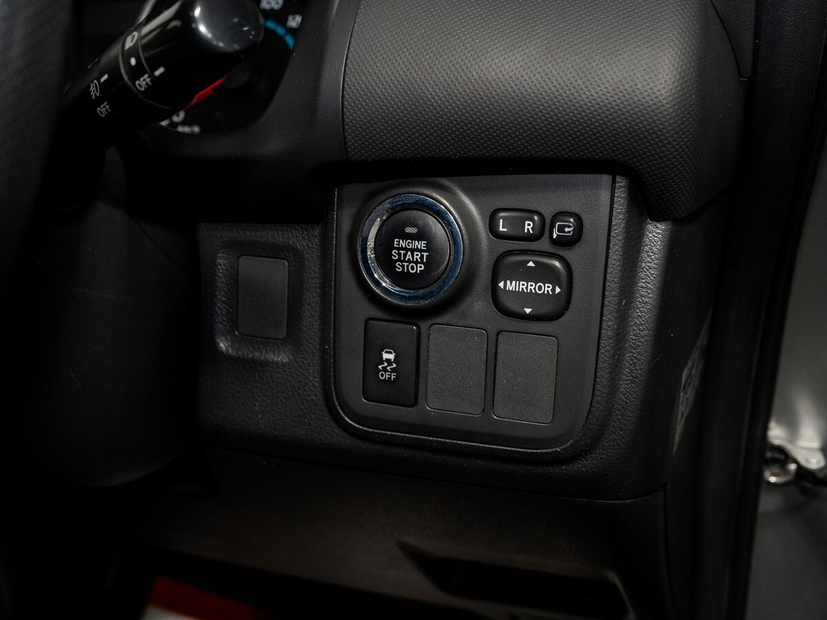 Toyota Wish 2011 - фото автомобиля