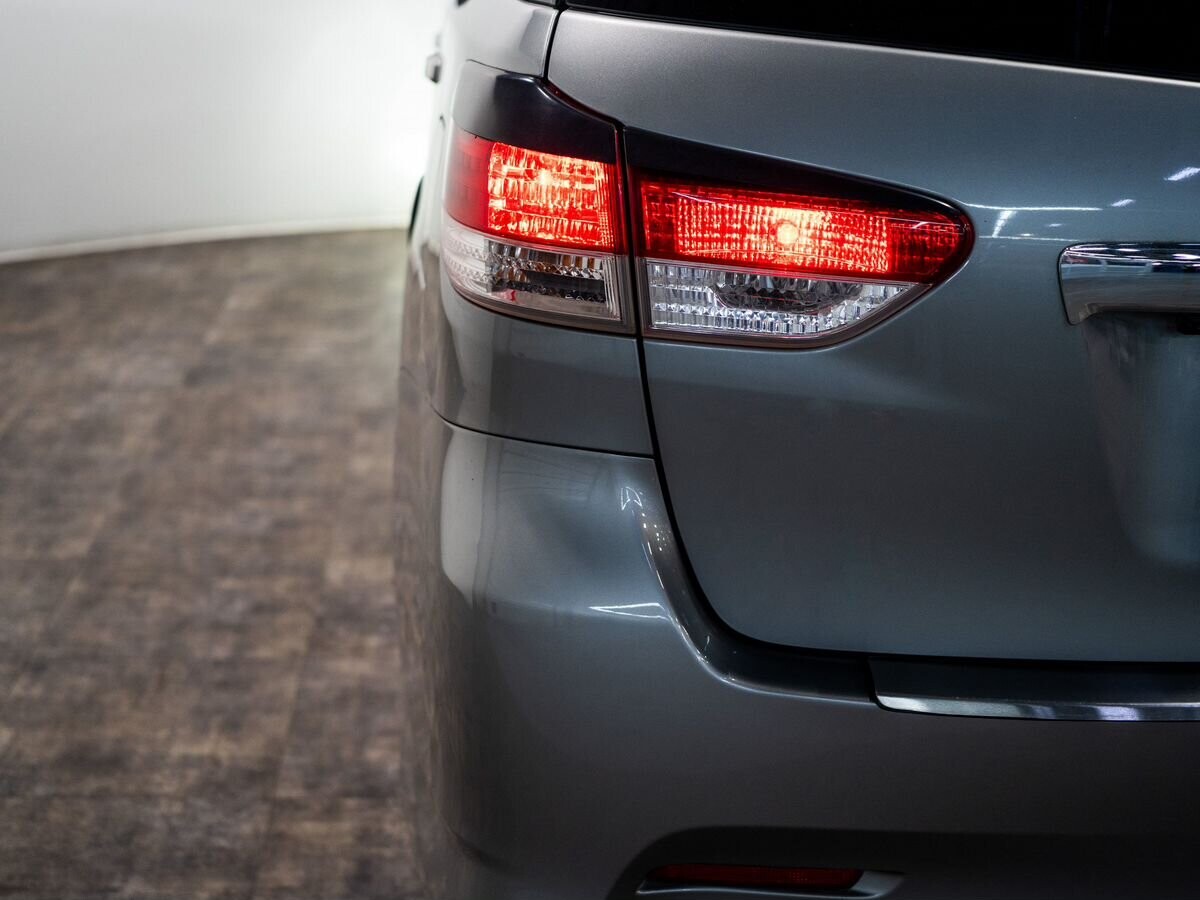 Toyota Wish 2011 - фото автомобиля