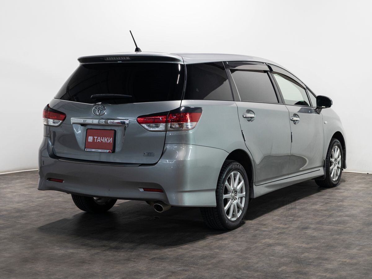 Toyota Wish 2011 - фото автомобиля