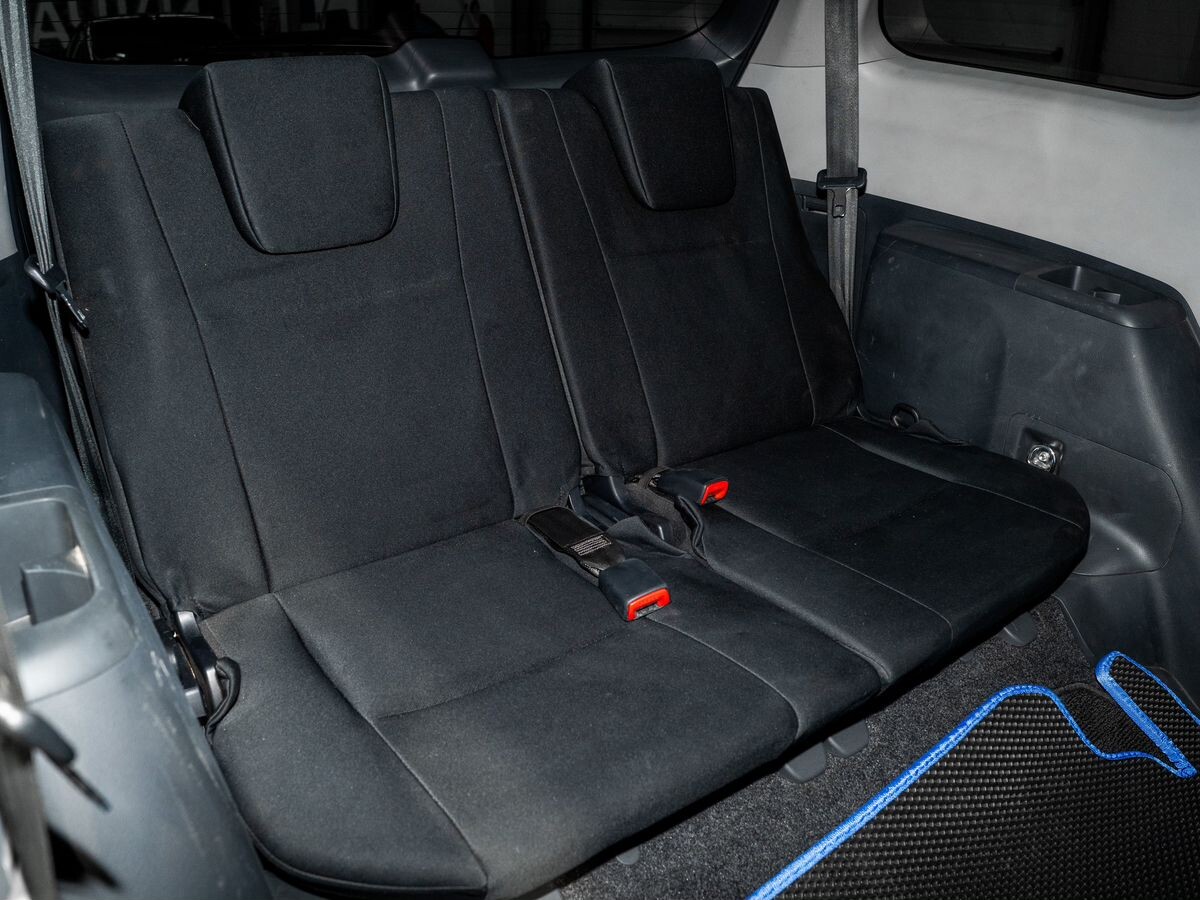 Toyota Wish 2011 - фото автомобиля