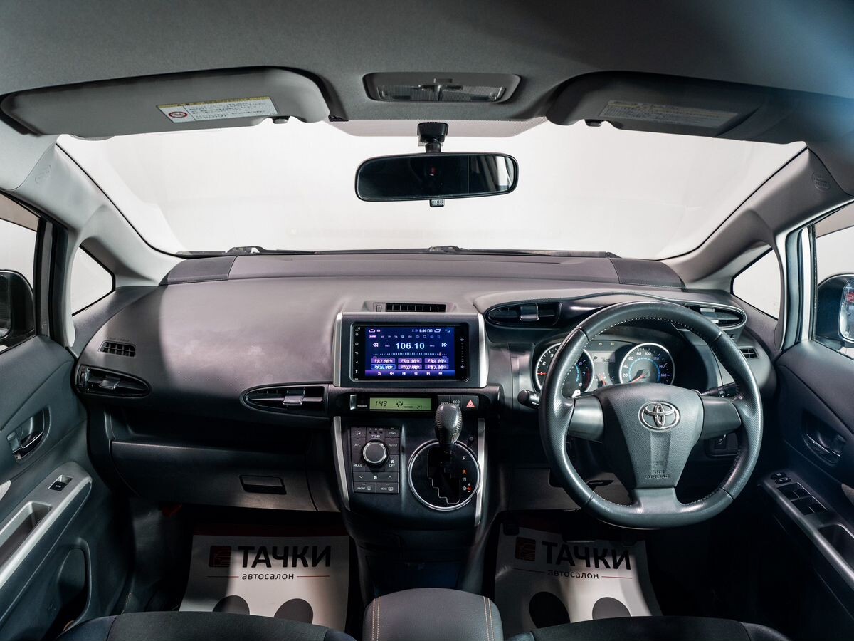 Toyota Wish 2011 - фото автомобиля