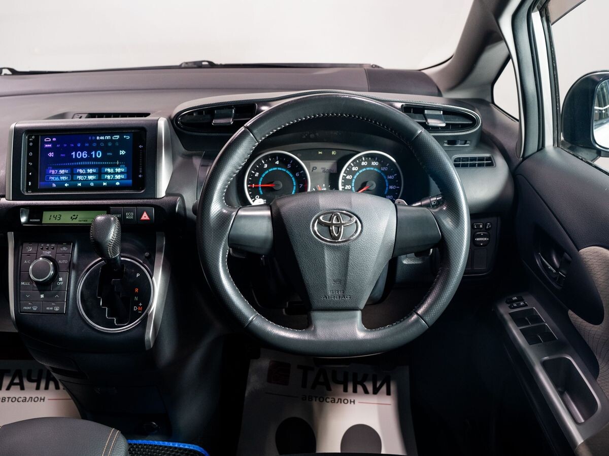 Toyota Wish 2011 - фото автомобиля