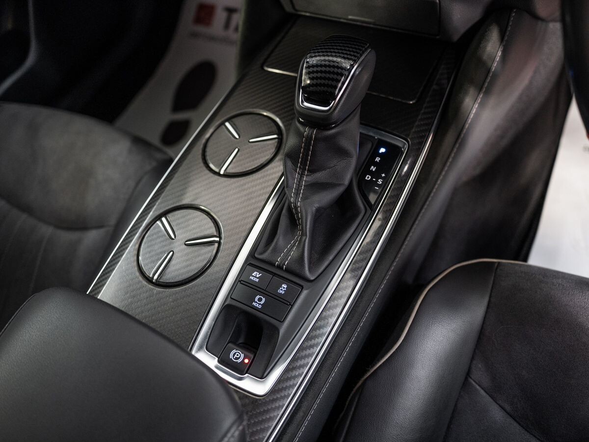 Toyota Crown 2018 - фото автомобиля