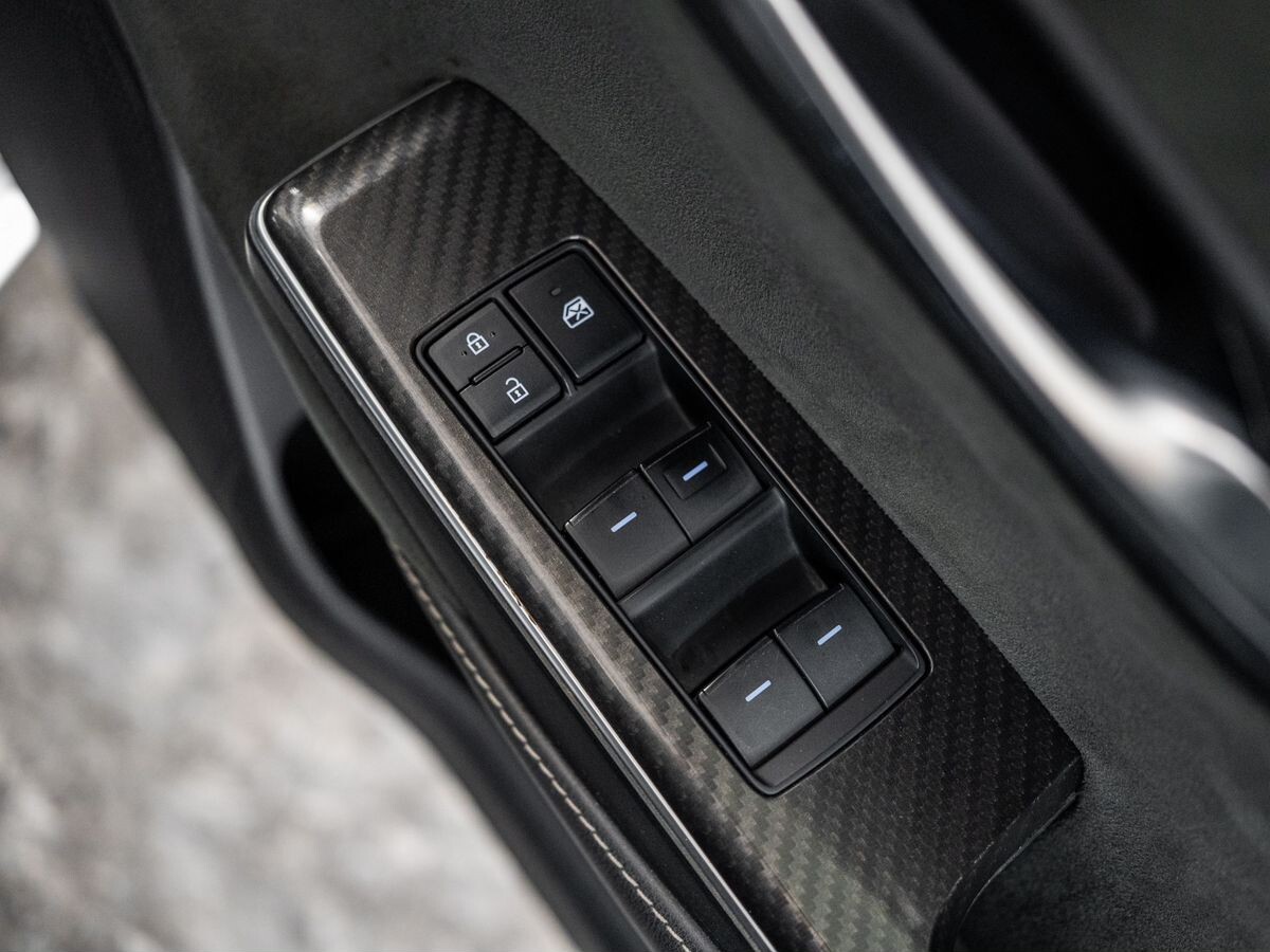 Toyota Crown 2018 - фото автомобиля