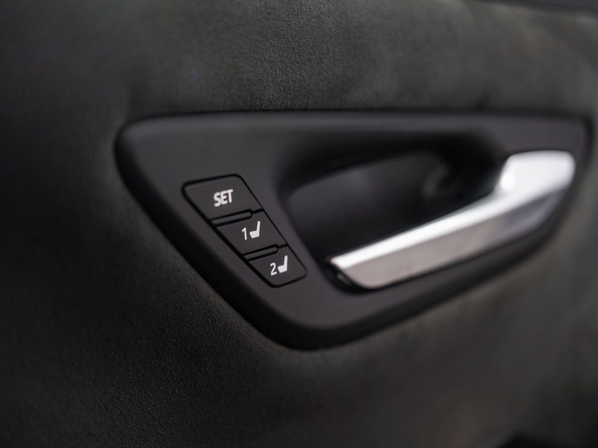 Toyota Crown 2018 - фото автомобиля