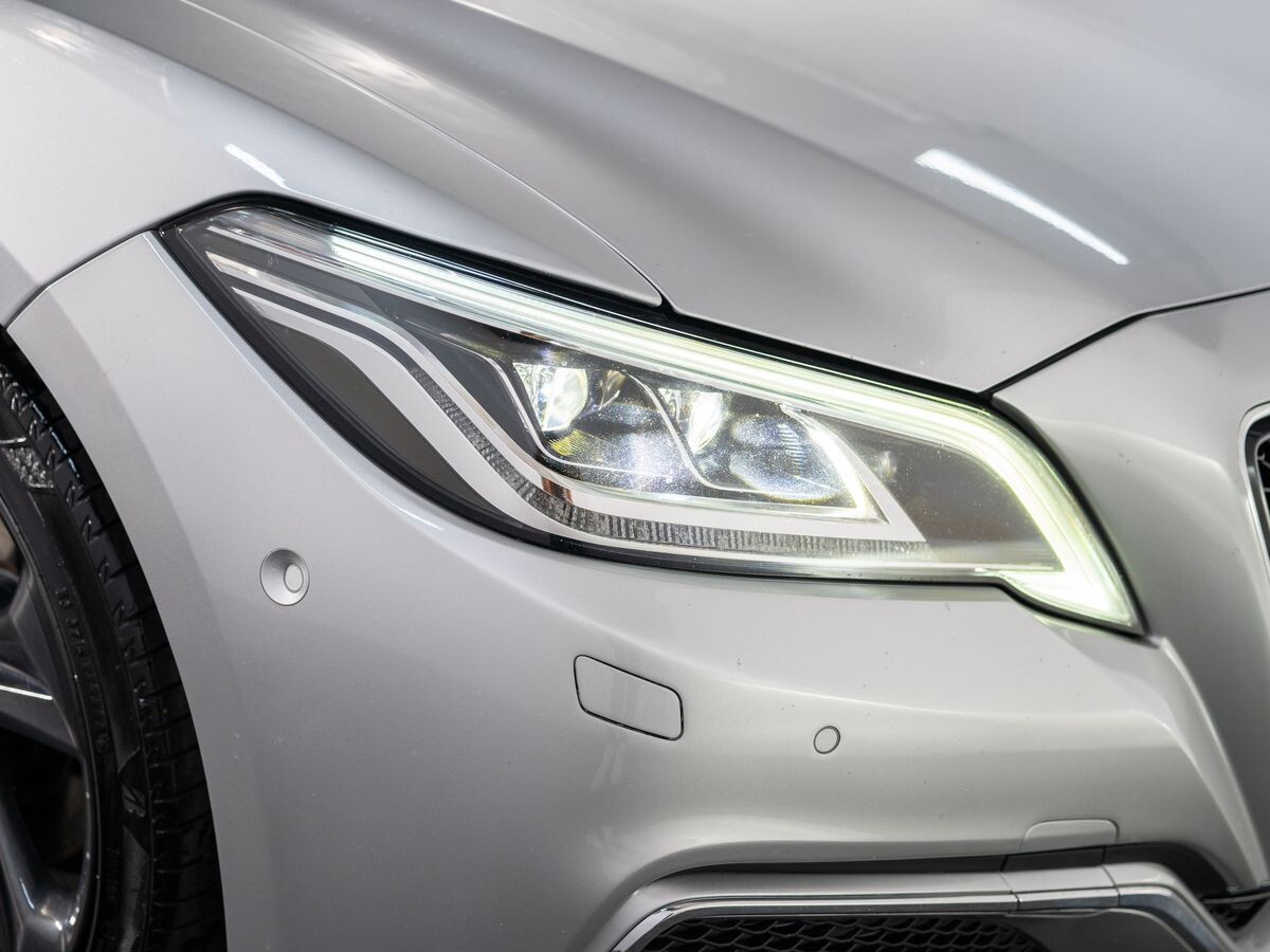 Toyota Crown 2018 - фото автомобиля