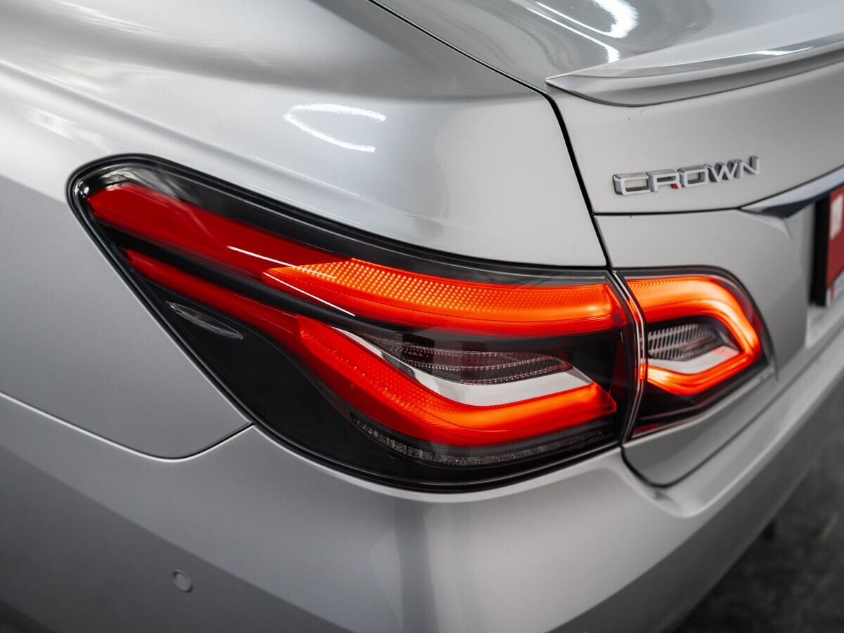 Toyota Crown 2018 - фото автомобиля