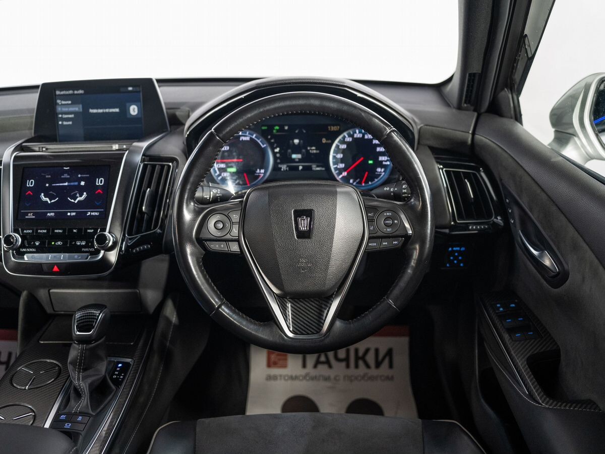 Toyota Crown 2018 - фото автомобиля
