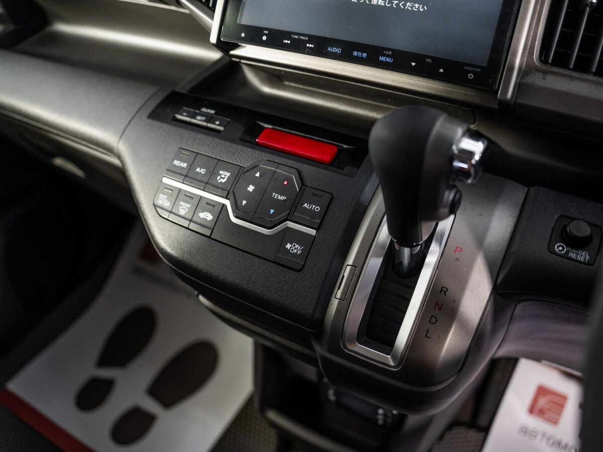 Honda Stepwgn 2014 - фото автомобиля
