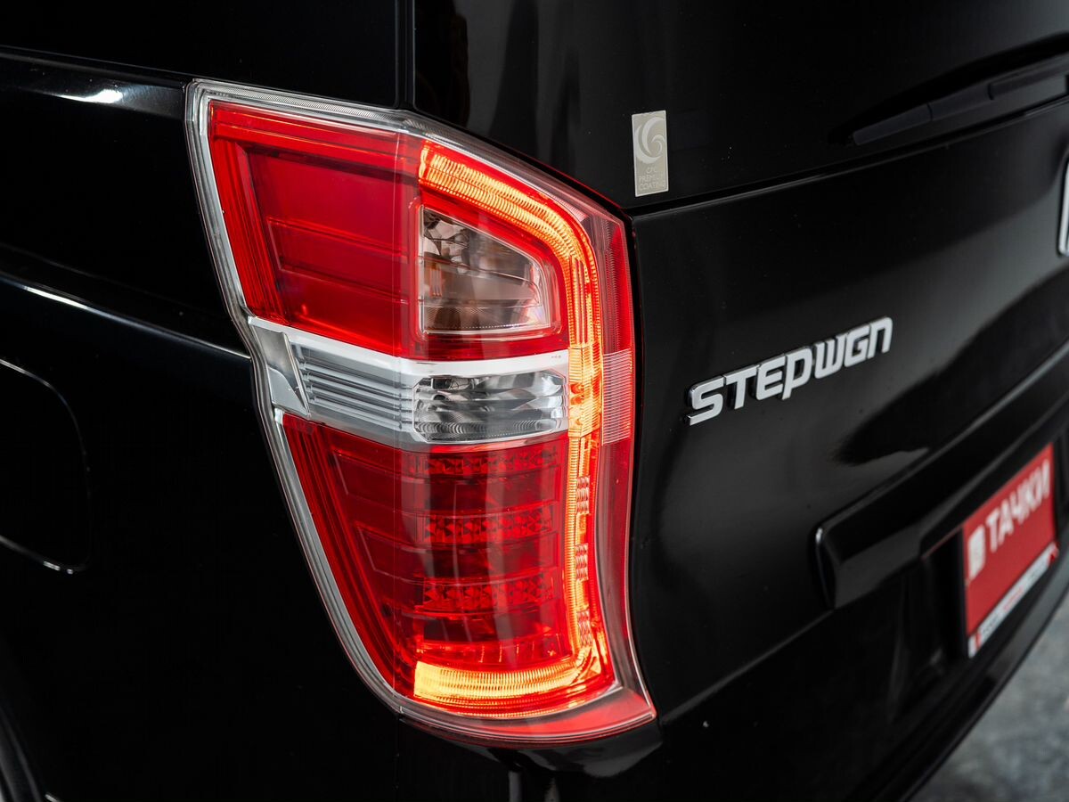 Honda Stepwgn 2014 - фото автомобиля