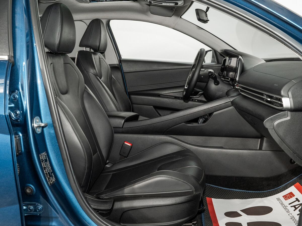 Hyundai Elantra 2021 - фото автомобиля