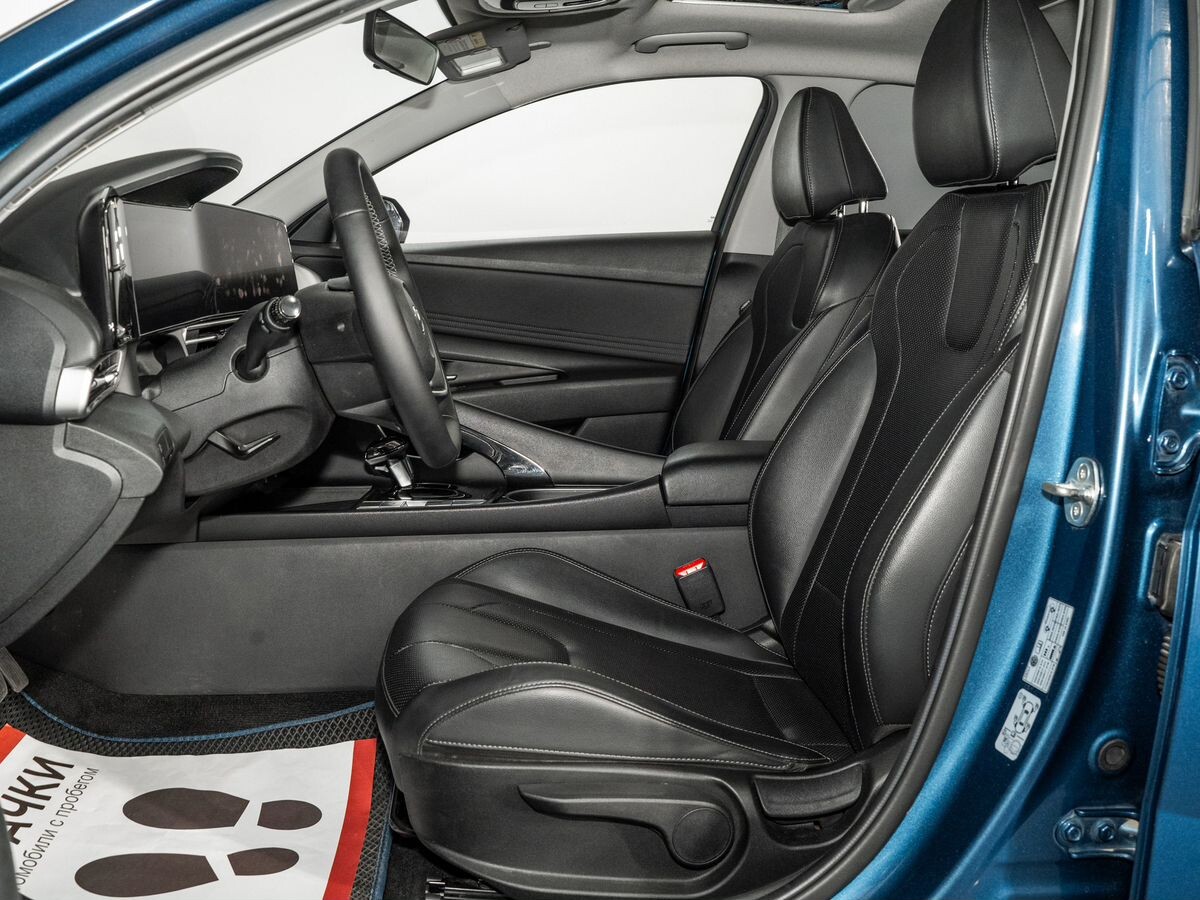 Hyundai Elantra 2021 - фото автомобиля
