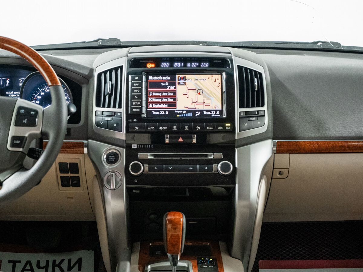 Toyota Land Cruiser 2014 - фото автомобиля