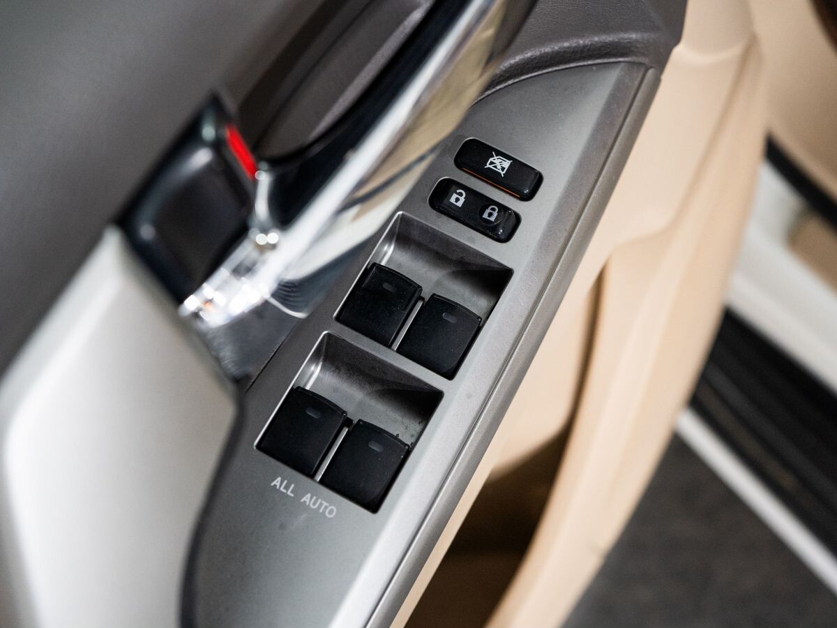 Toyota Land Cruiser 2014 - фото автомобиля