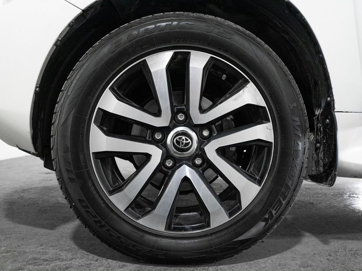 Toyota Land Cruiser 2014 - фото автомобиля