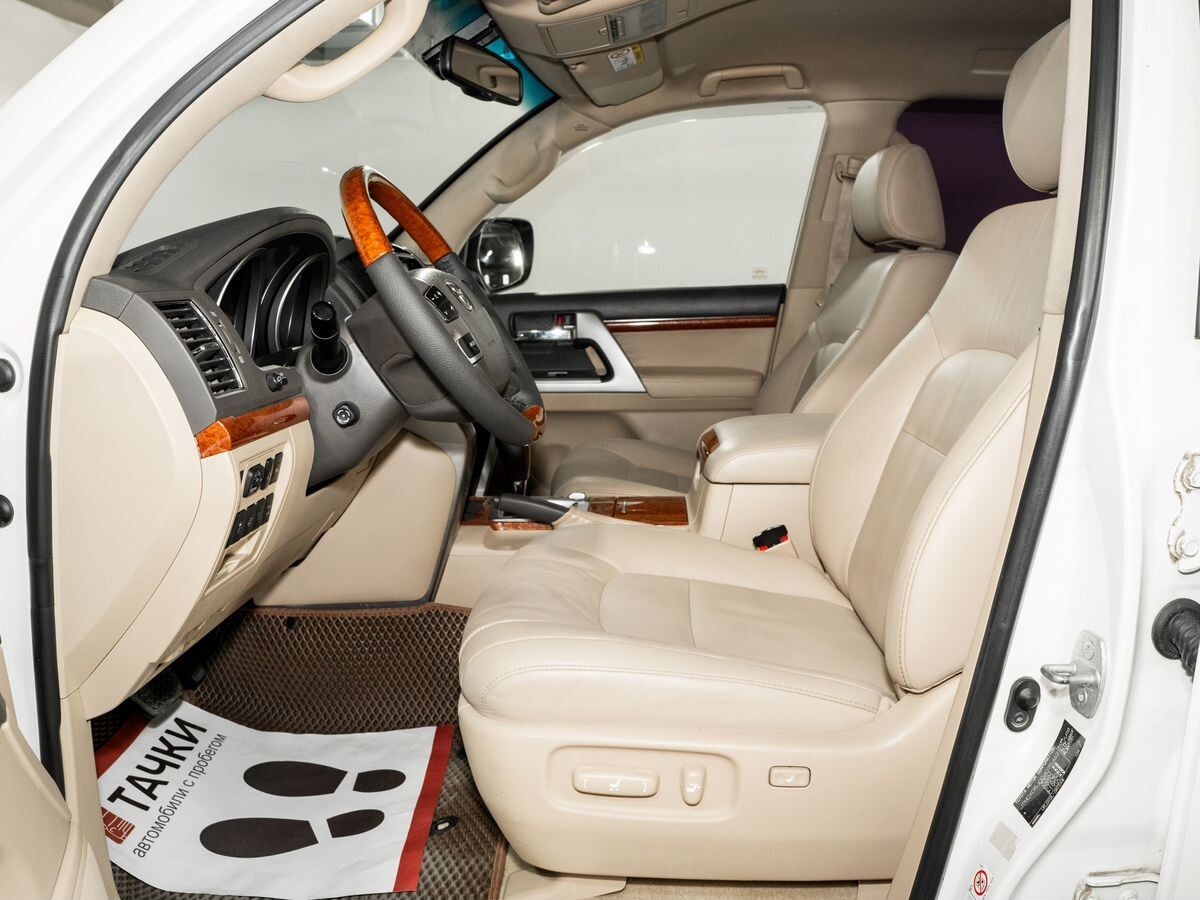 Toyota Land Cruiser 2014 - фото автомобиля
