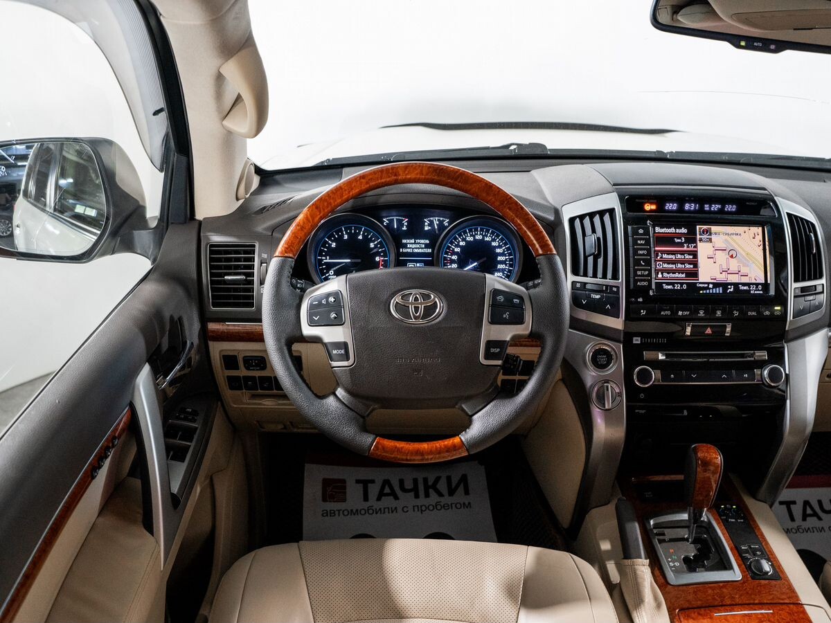 Toyota Land Cruiser 2014 - фото автомобиля