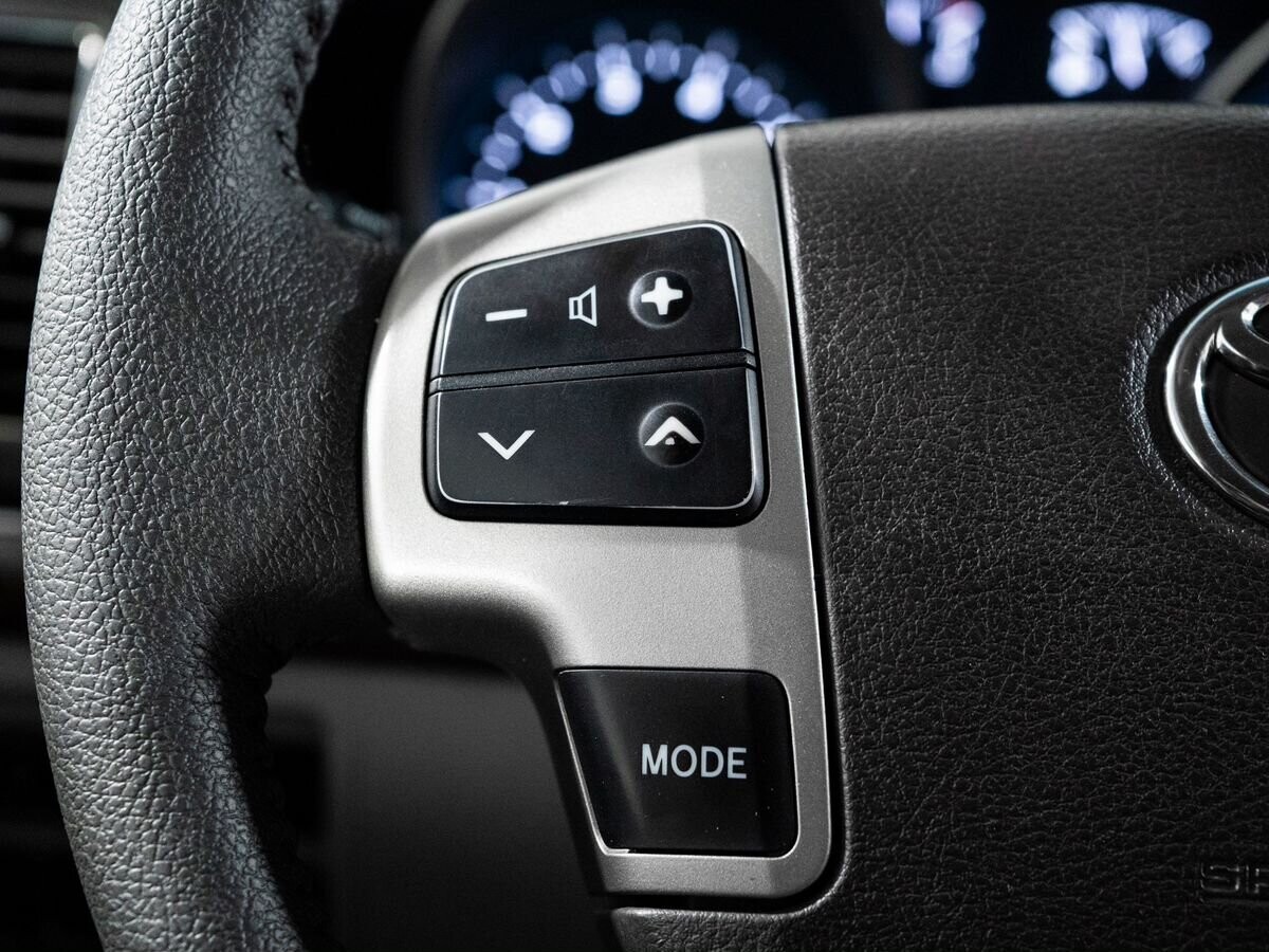 Toyota Land Cruiser 2014 - фото автомобиля