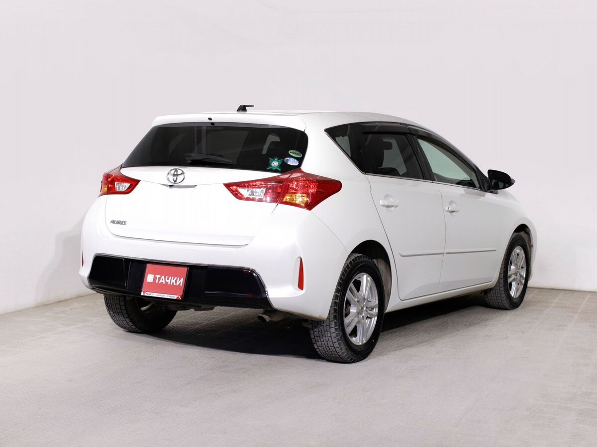 Toyota Auris 2013 - фото автомобиля