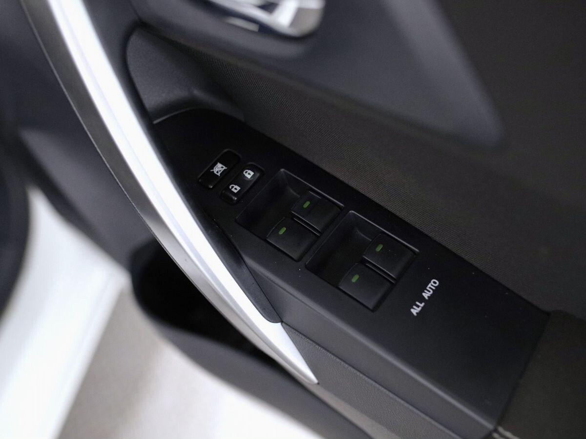 Toyota Auris 2013 - фото автомобиля